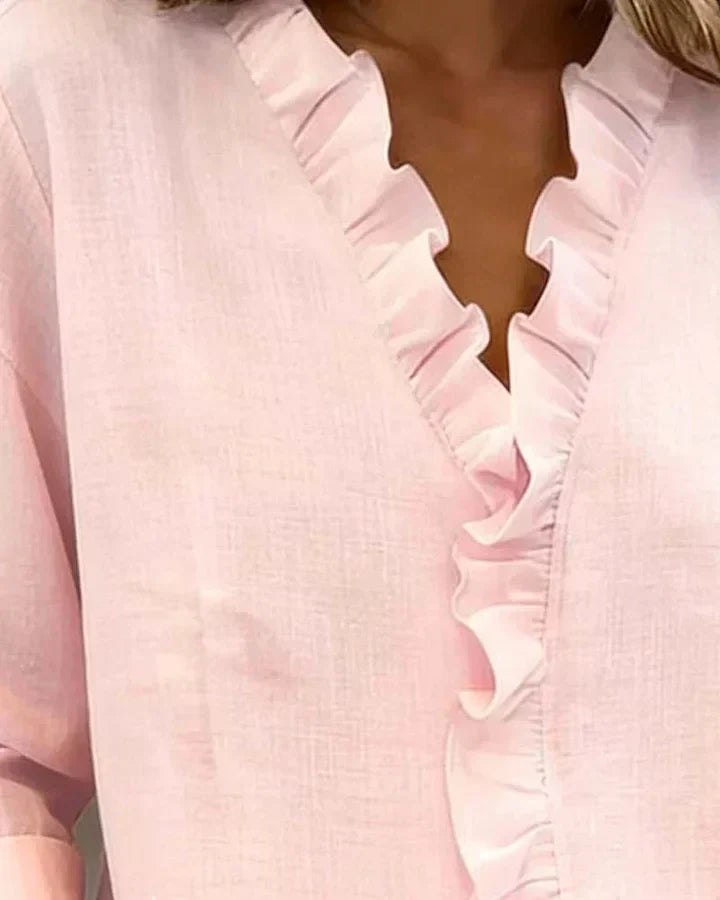 Carmen – Blusa elegante con escote en V y volantes suaves