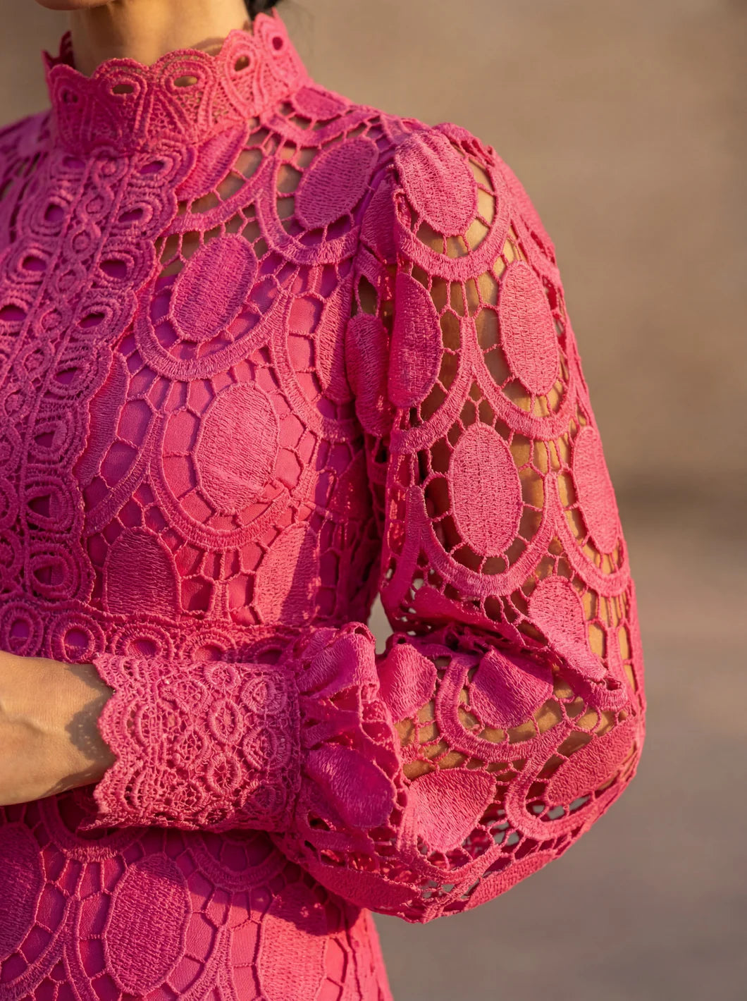 Rosa - Vestido de Encaje Clásico