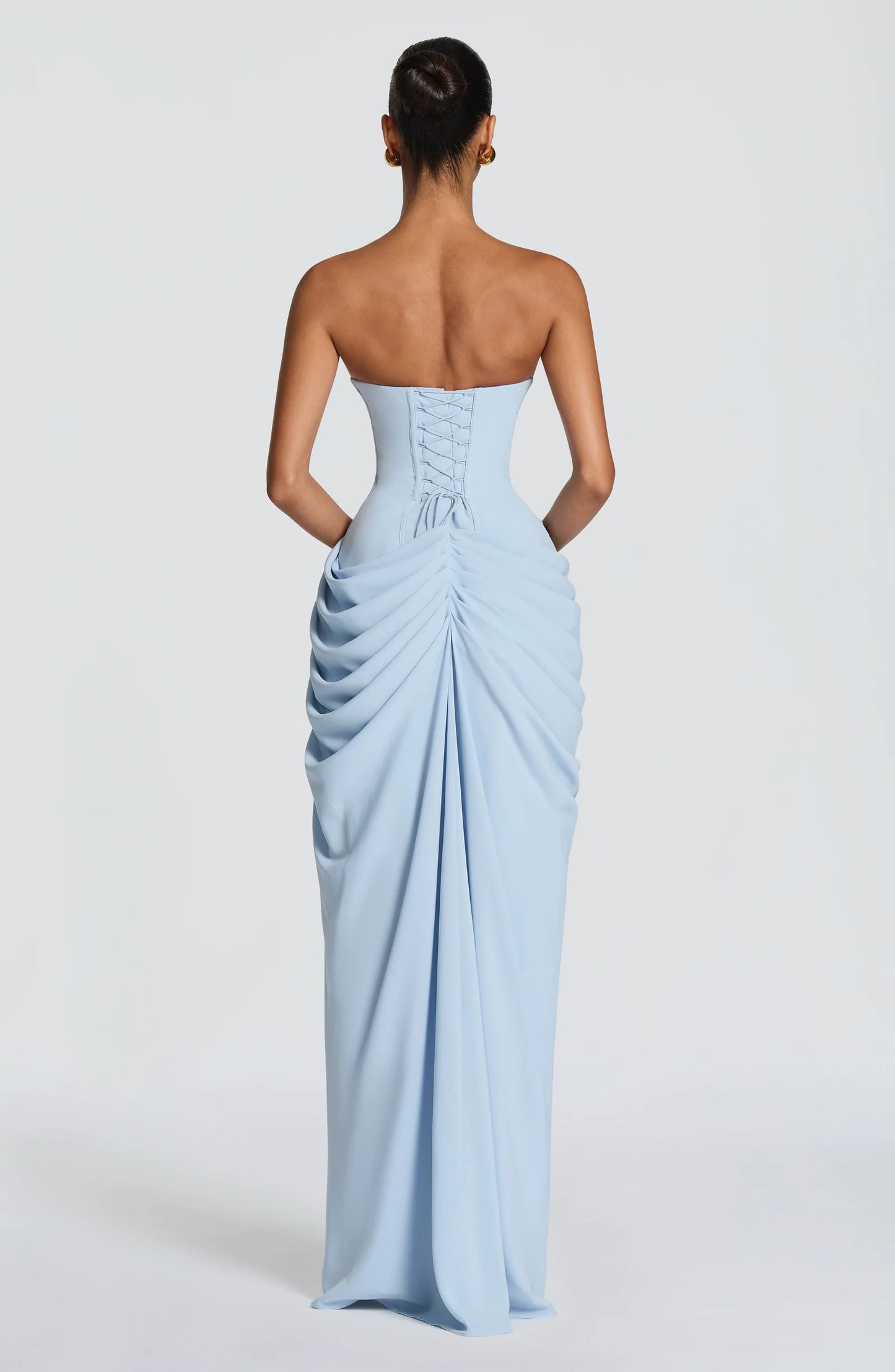 Adriana – Vestido elegante de silueta perfecta