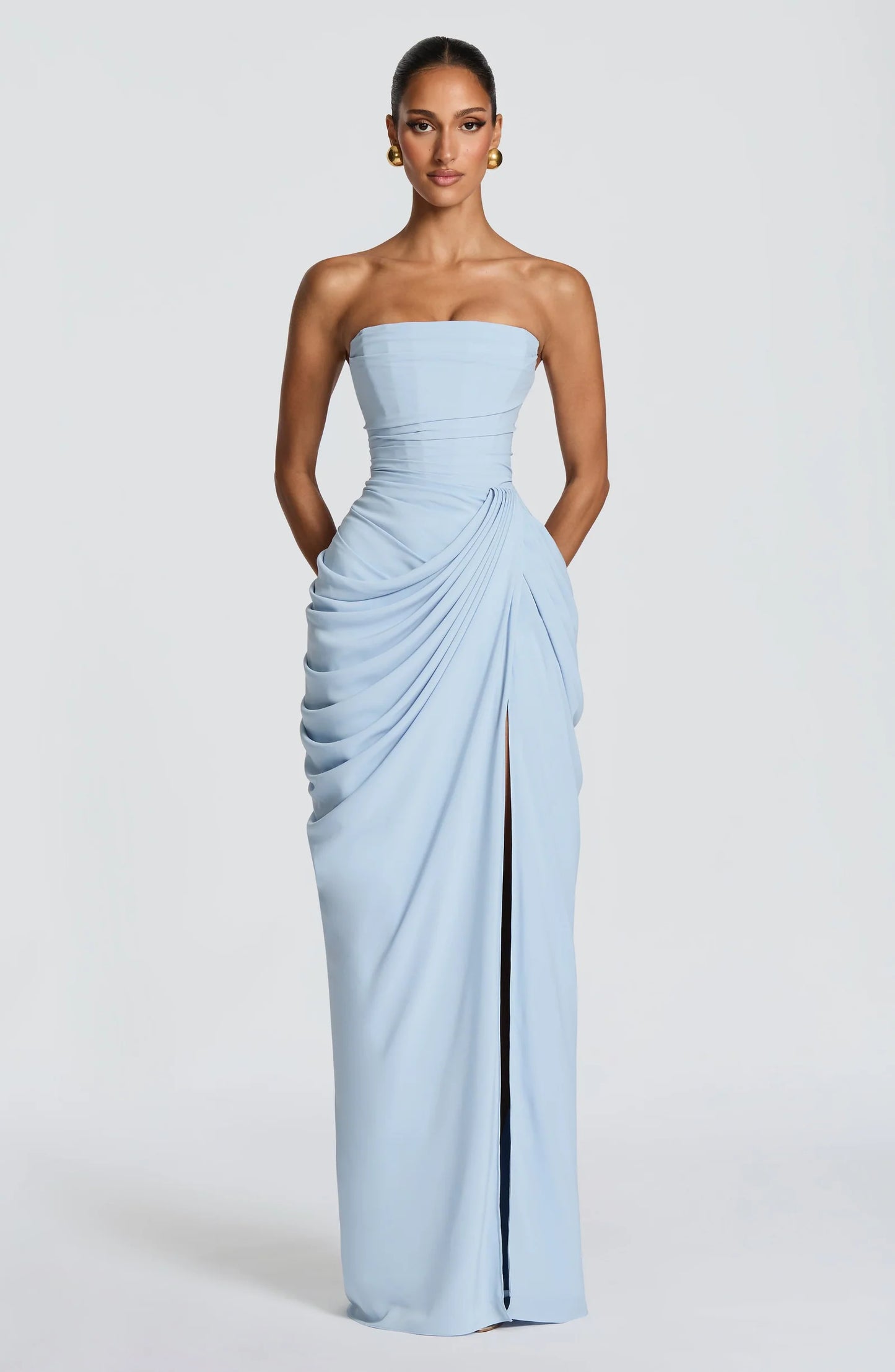 Adriana – Vestido elegante de silueta perfecta