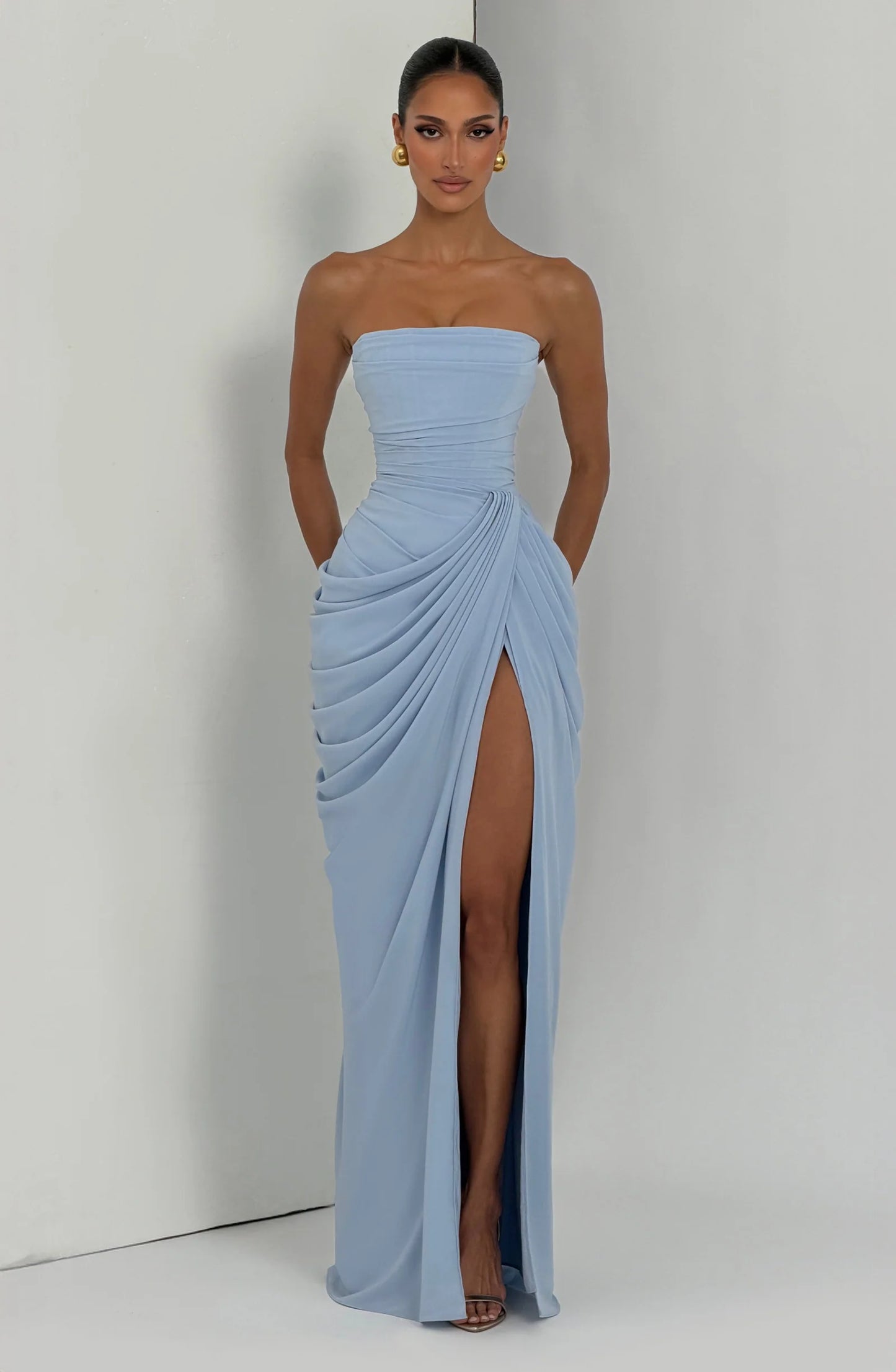 Adriana – Vestido elegante de silueta perfecta