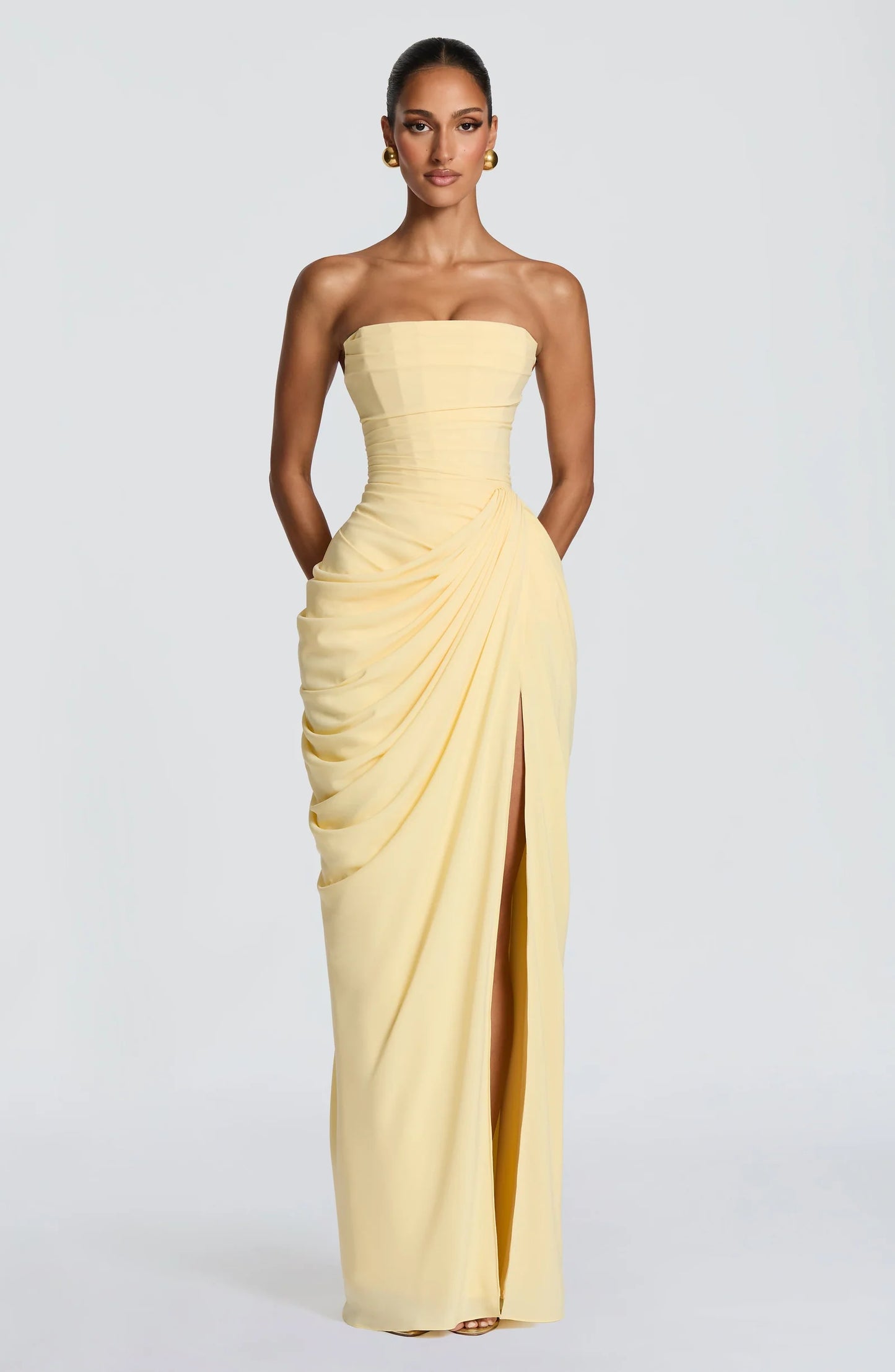 Adriana – Vestido elegante de silueta perfecta