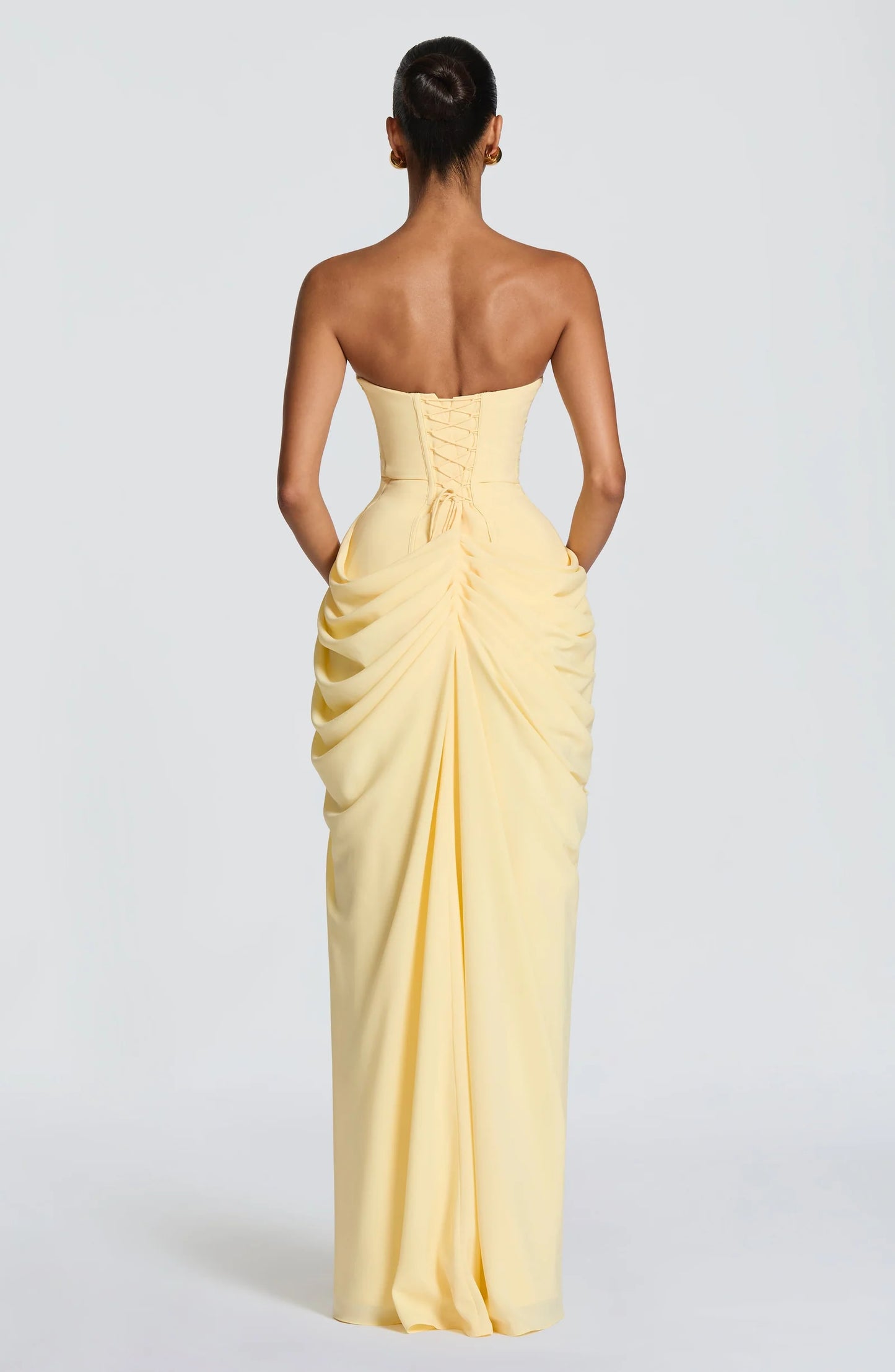 Adriana – Vestido elegante de silueta perfecta