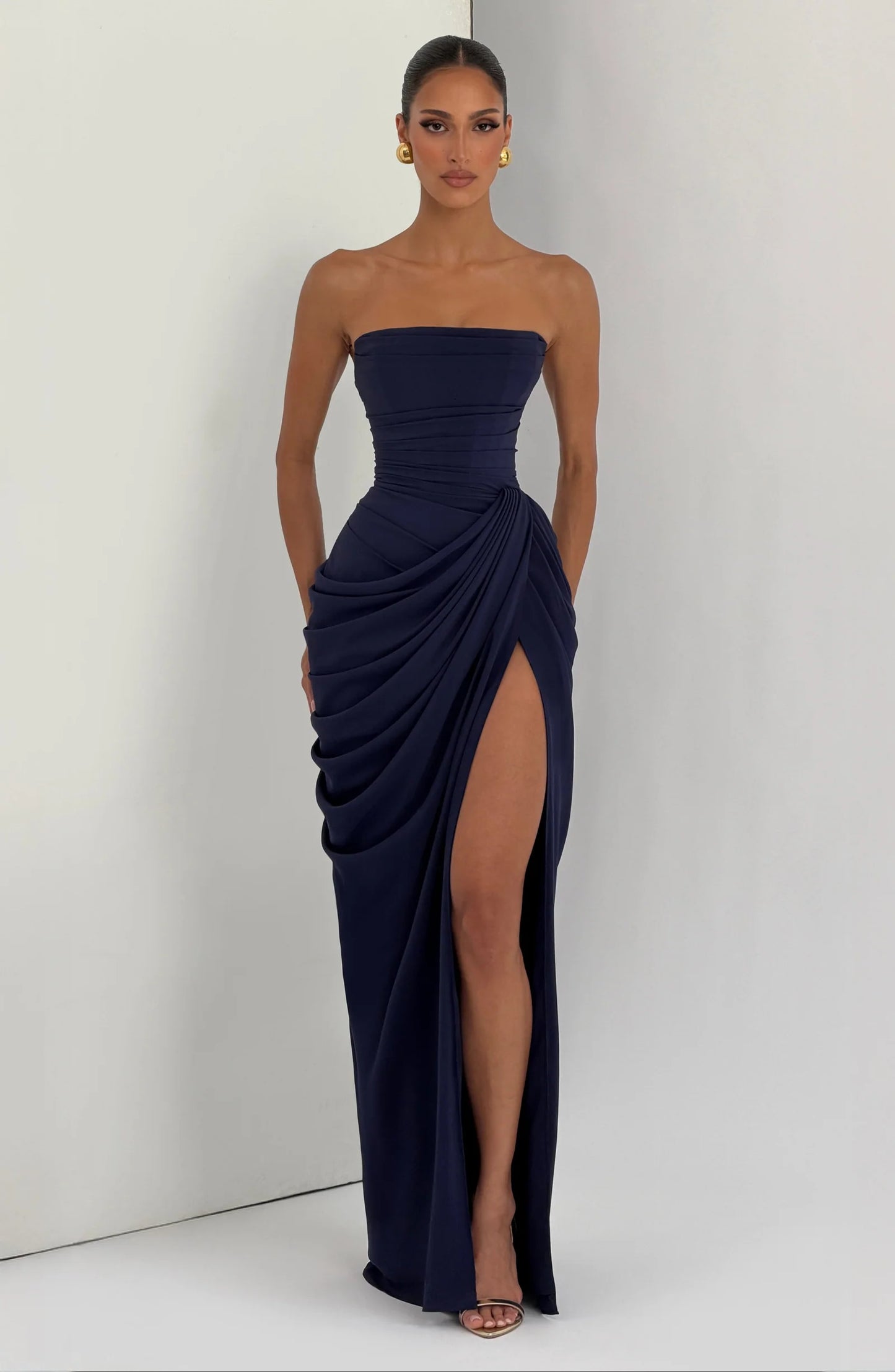 Adriana – Vestido elegante de silueta perfecta