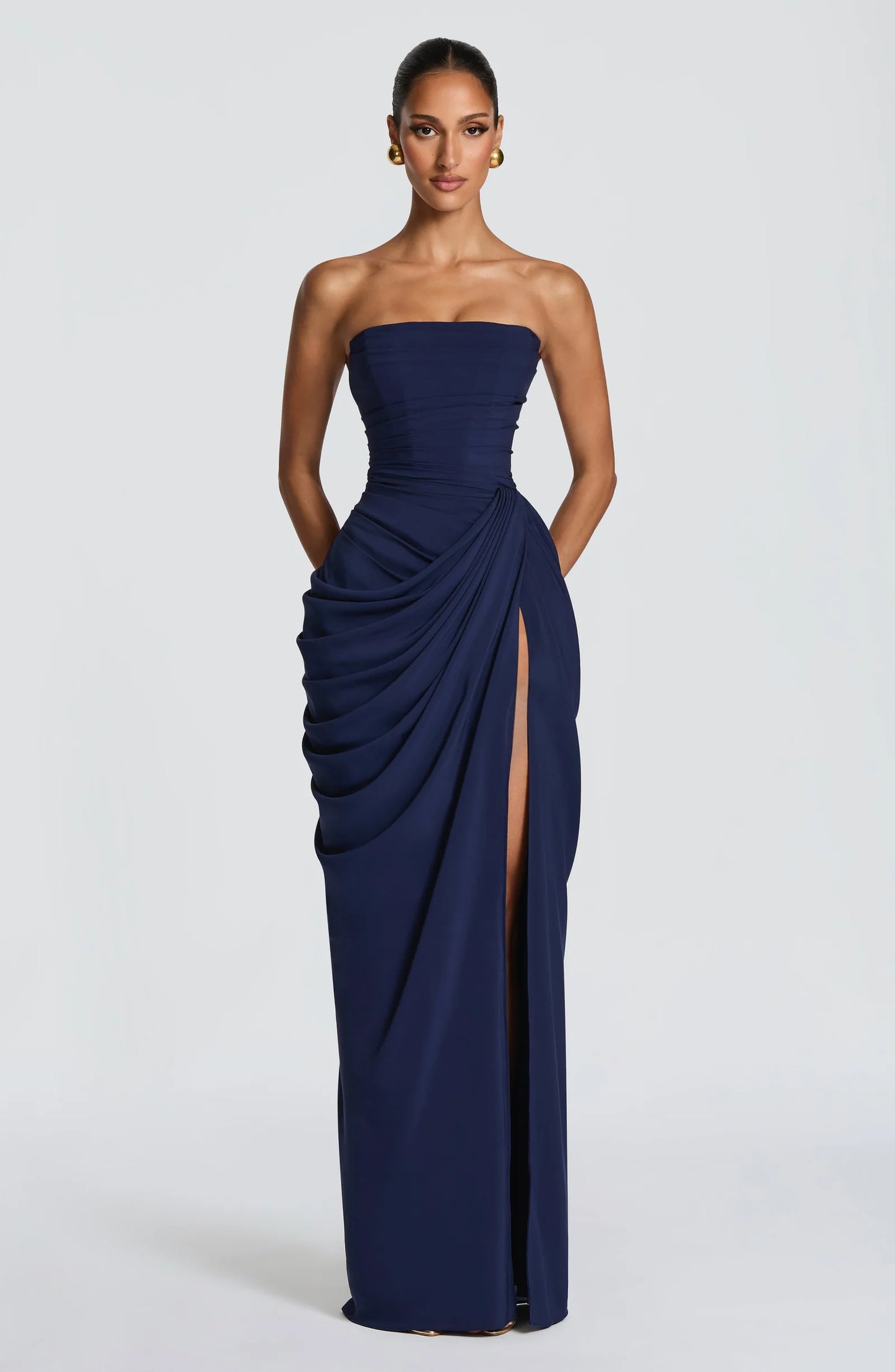 Adriana – Vestido elegante de silueta perfecta